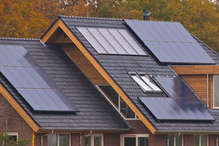 The Pros and Cons of Solar Panel Installation For Homeowners Thumbnail